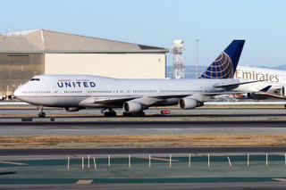 United Airlines Boeing 747-422 N180UA