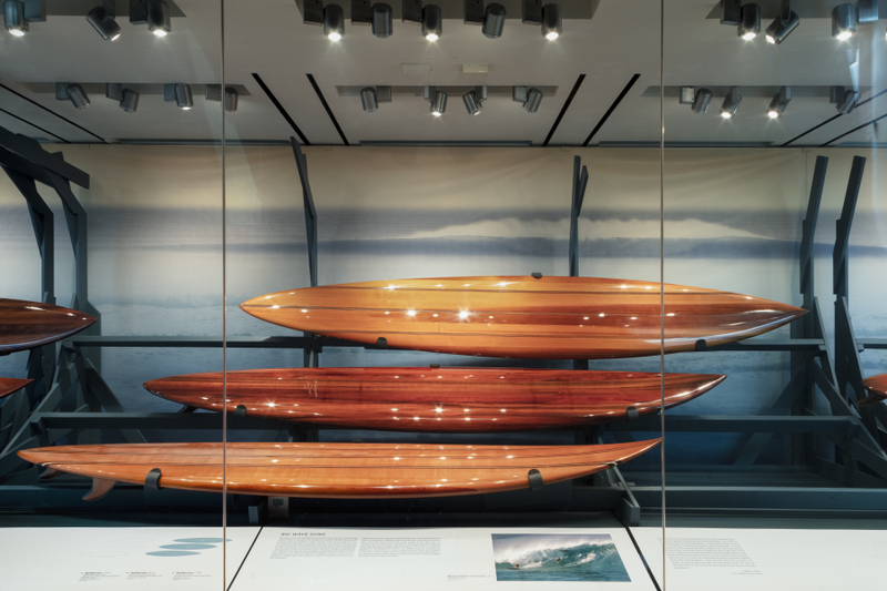 Image: Installation view of "Reflections in Wood – Surfboards & Shapers"
