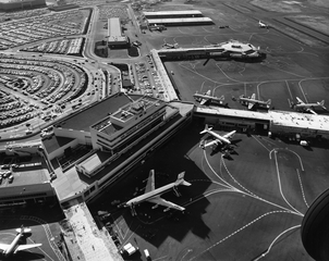 Image: photograph: San Francisco International Airport (SFO), Central Terminal Building