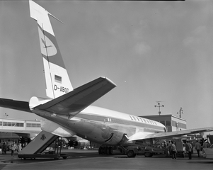 Image: negative: San Francisco International Airport (SFO), Lufthansa German Airlines Boeing 707-430