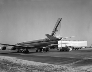 Image: negative: San Francisco International Airport (SFO), United Air Lines, Douglas DC-8-51