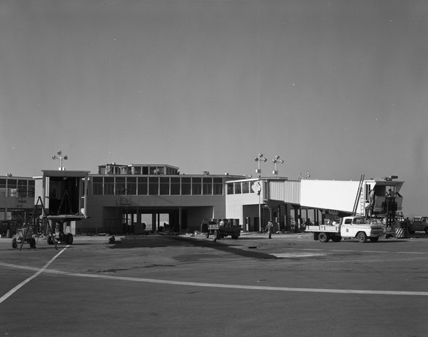 Objects | negative: San Francisco International Airport (SFO), jetway ...