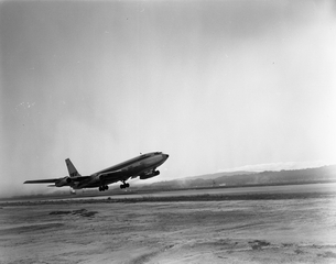 Image: negative: San Francisco International Airport (SFO), TWA (Trans World Airlines), Boeing B-707-131