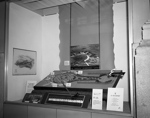 Image: negative: San Francisco International Airport (SFO), window display with architectural model