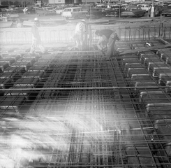 Image: photograph: San Francisco International Airport (SFO), parking garage construction
