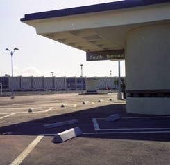 Image: photograph: San Francisco International Airport (SFO), parking garage