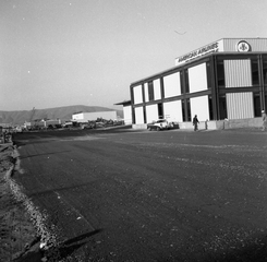 Image: negative: San Francisco International Airport (SFO), American Airlines hangar construction