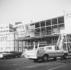 Image: photograph: San Francisco International Airport (SFO), Delta Air Lines building construction