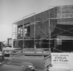 Image: photograph: San Francisco International Airport (SFO), construction of Pacific Southwest Airlines (PSA) pier and jetway