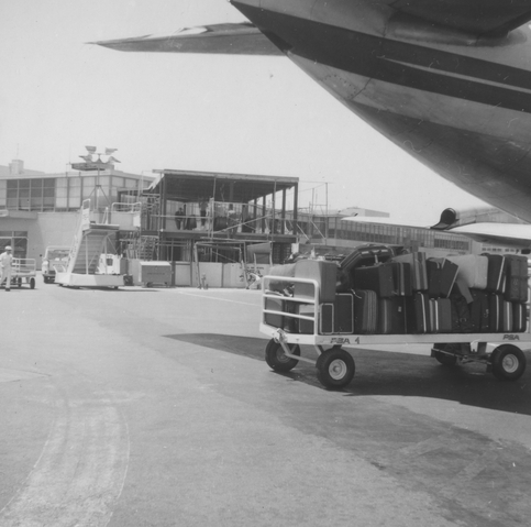 Photograph: San Francisco International Airport (SFO), Pacific Southwest Airlines (PSA) pier and jetway