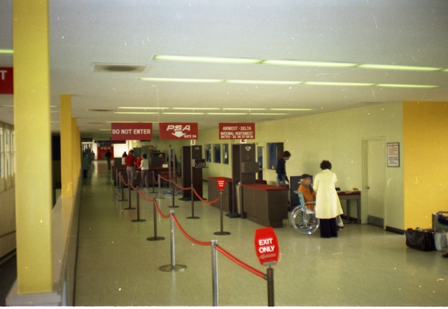 Negative: San Francisco International Airport (SFO), security checkpoint