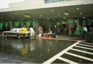 Image: negative: San Francisco International Airport (SFO), exterior, departures level