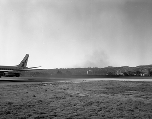 Image: negative: San Francisco International Airport (SFO), airfield