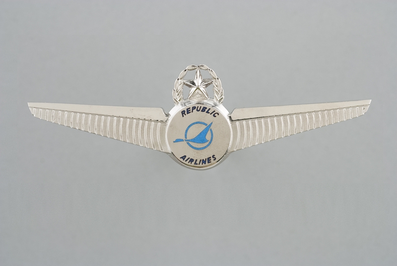 Image: flight officer wings: Republic Airlines