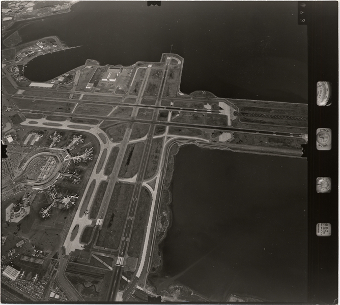 Image: photograph: San Francisco International Airport (SFO)
