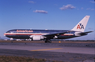Image: slide: American Airlines, Boeing 767-200, John F. Kennedy International Airport (JFK)