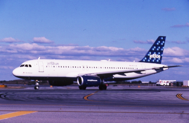 Slide: JetBlue Airways, Airbus A320, John F. Kennedy International Airport (JFK)