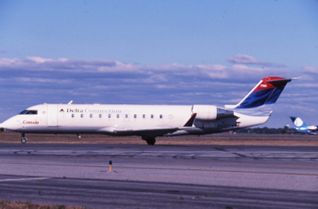Slide: Delta Air Lines Connection, Bombardier CRJ200, John F. Kennedy International Airport (JFK)