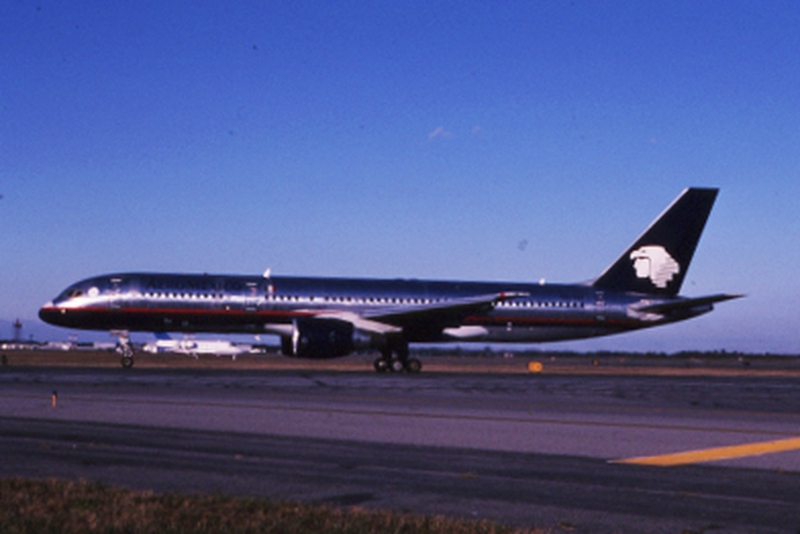 Image: slide: AeroMexico, Boeing 757-200, John F. Kennedy International Airport (JFK)