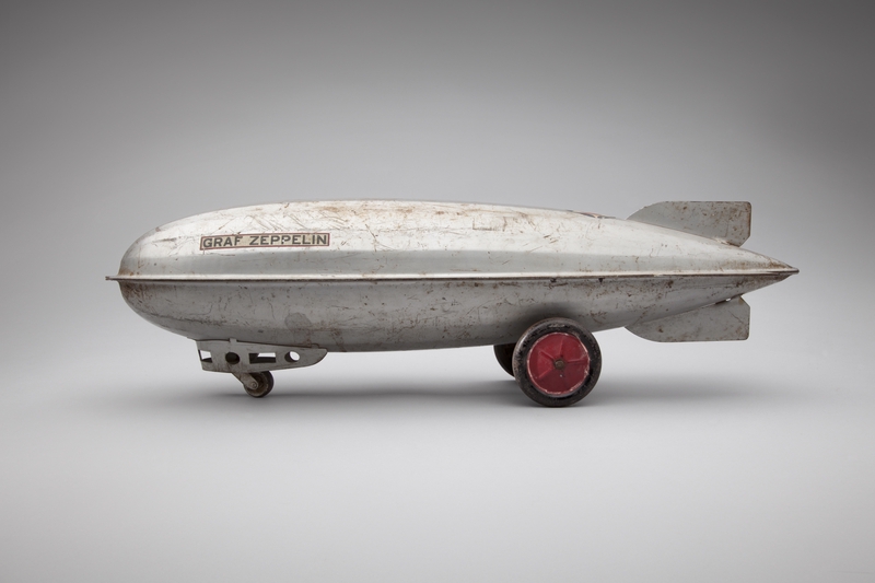 Image: toy airship: Graf Zeppelin