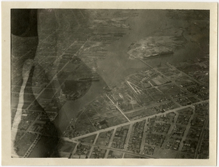 Image: photograph: San Francisco Bay Area aerial, Oakland port, Alameda