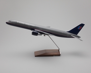 Image: model airplane: United Airlines, Boeing 757-500