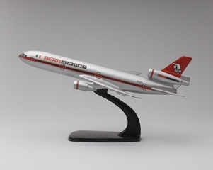 model airplane: AeroMexico, McDonnell Douglas DC-10-30