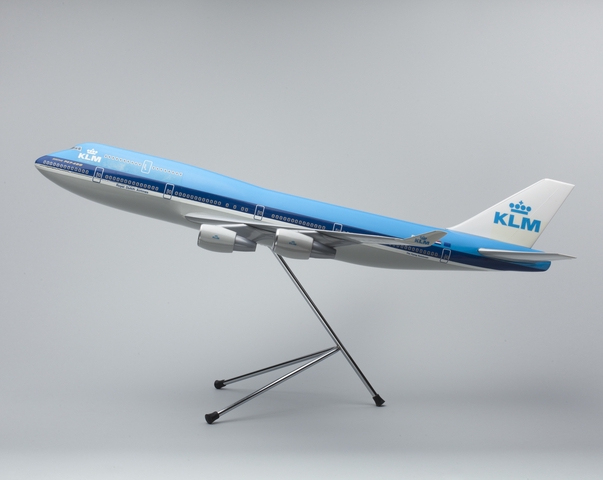 Model airplane: KLM (Royal Dutch Airlines), Boeing 747-400