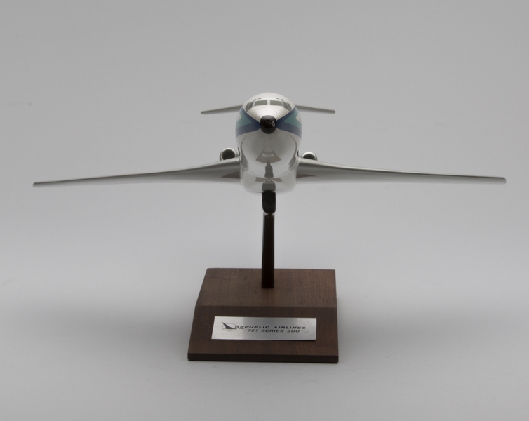 Image: model airplane: Republic Airlines, Boeing 727-200