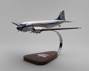 Image: model airplane: United Air Lines, Douglas DC-3