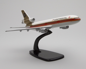 Image: model airplane: Continental Airlines, McDonnell Douglas DC-10