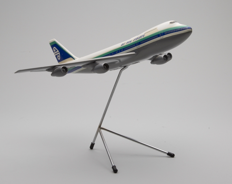 Image: model airplane: Air New Zealand, Boeing 747-200