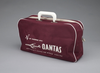 Image: airline bag: Qantas Airways