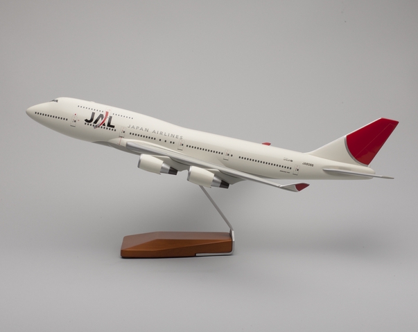 Model airplane: Japan Airlines, Boeing 747-400