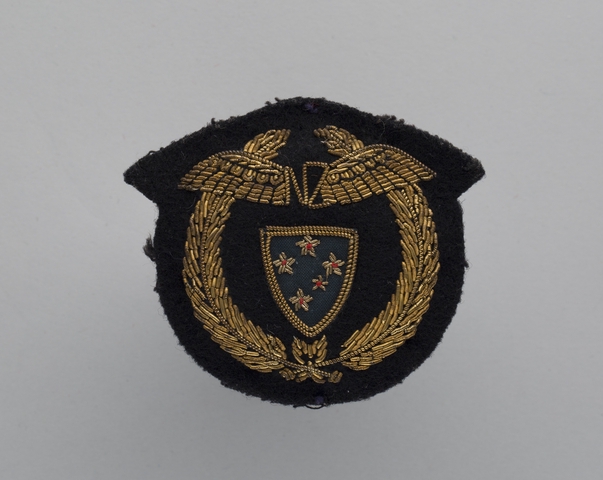 Flight officer cap badge: Air New Zealand