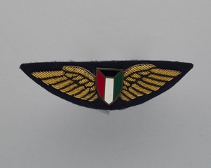 flight officer wings: Kuwait Airways