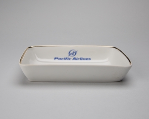 Image: casserole dish: Pacific Airlines