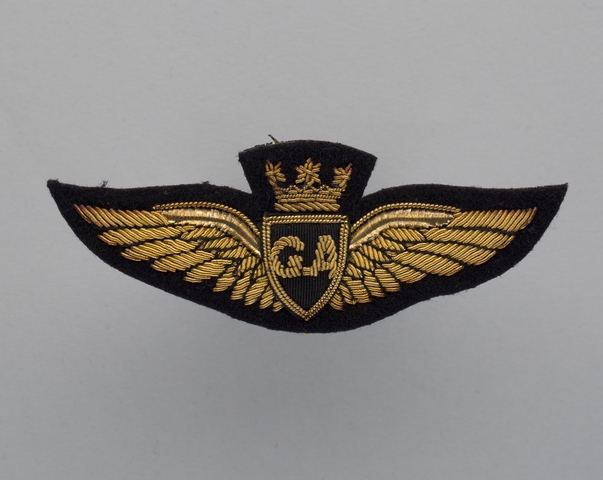 Flight officer wings: Gulf Aviation