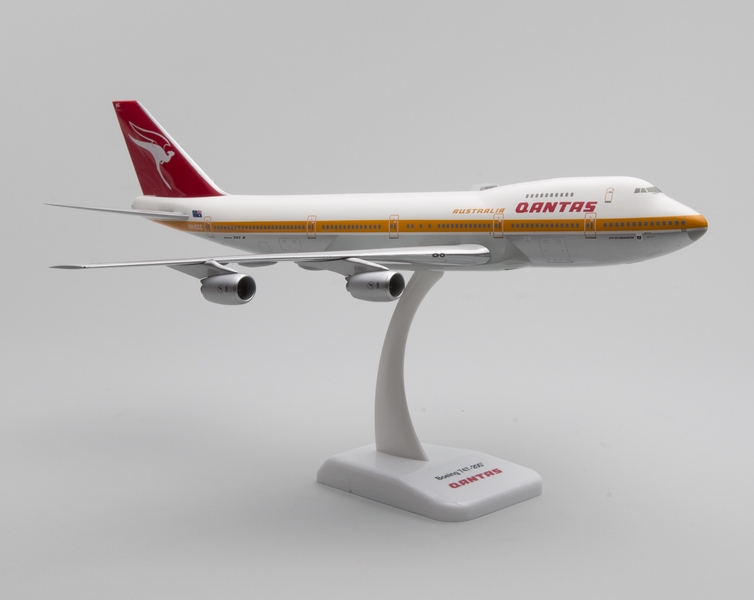 Image: model airplane: Qantas Airways, Boeing 747-200