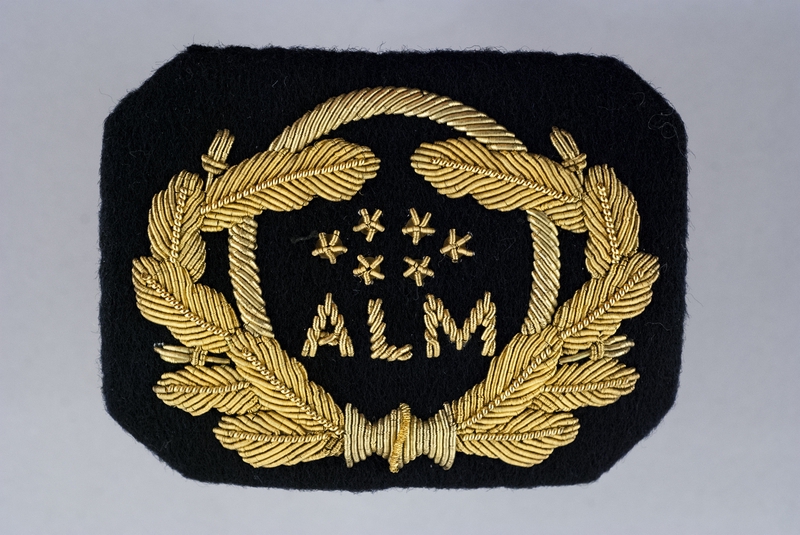 Image: flight officer cap badge: Dutch Antillean Airlines (ALM)