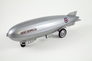 Image: toy airship: Graf Zeppelin