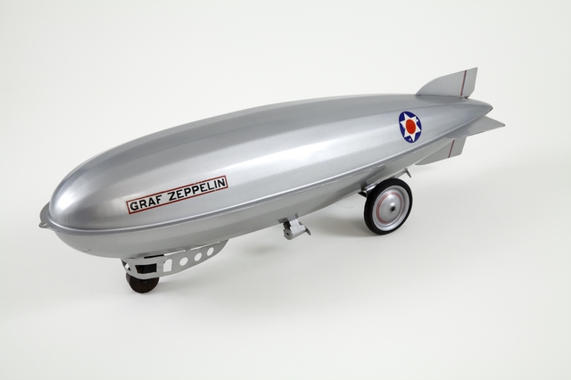 Toy airship: Graf Zeppelin