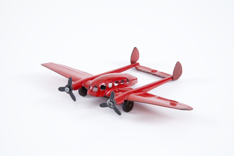 Image: toy airplane: Crusader Flying Wing, two engine