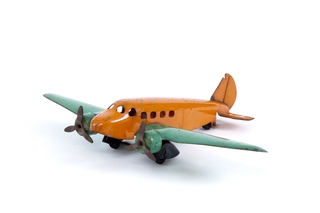 Image: toy airplane: twin engine aircraft