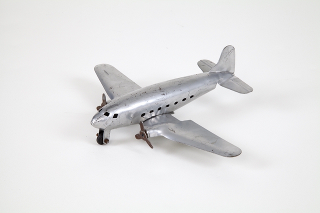 Toy airplane: twin engine aircraft