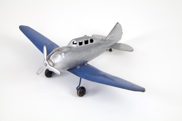 Toy airplane: low wing monoplane