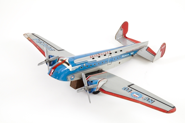 Toy airplane: Skycruiser