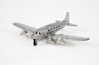 Image: toy airplane: four engine aircraft