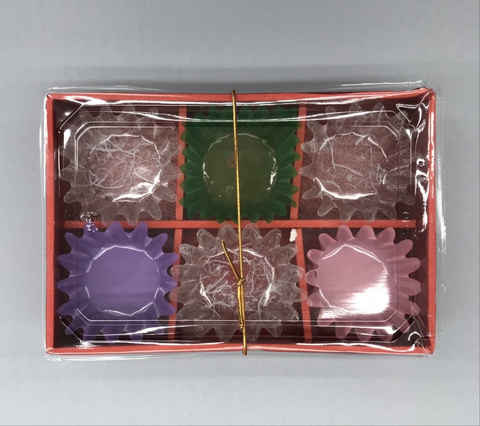 Image: box with lid: JAL (Japan Airlines)