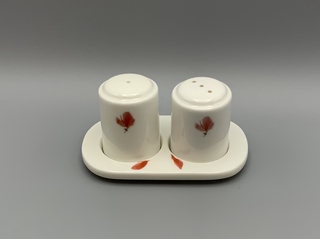 Image: salt and pepper shaker set: China Airlines